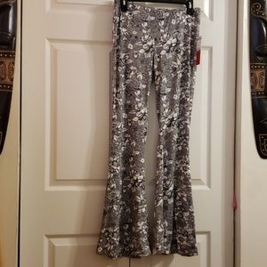 Hot Kiss Flare Flower Leggings (L)